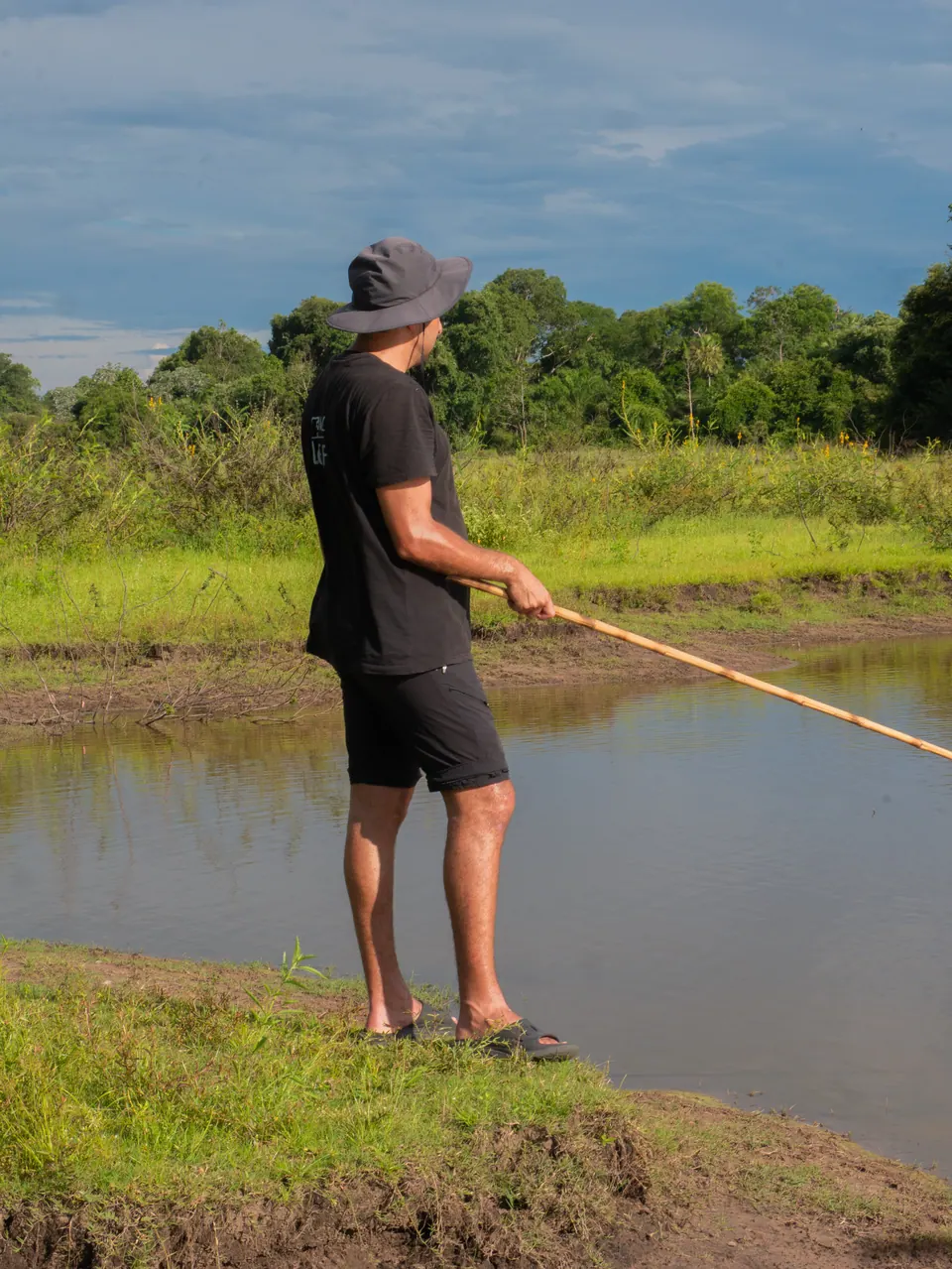 A guest fishing for piranhas