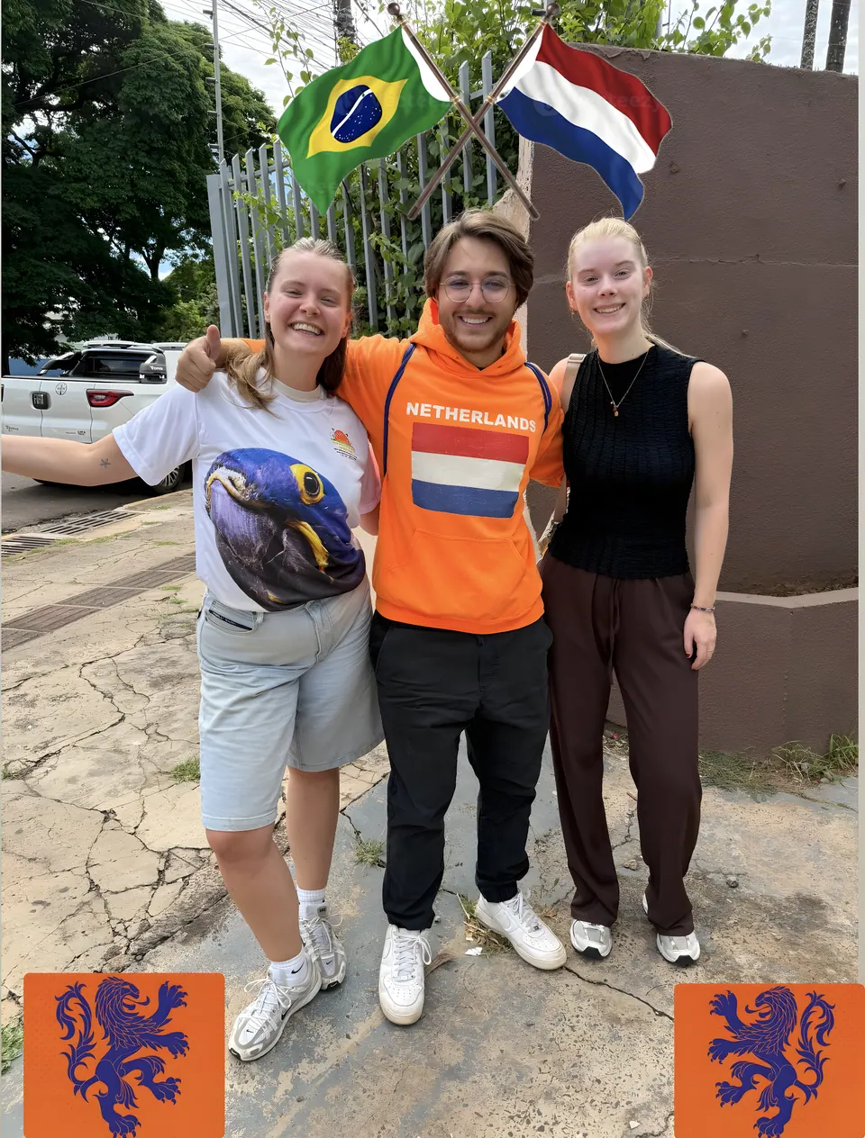 Guests smiling with Brazilian and Dutch flags in Campo Grande